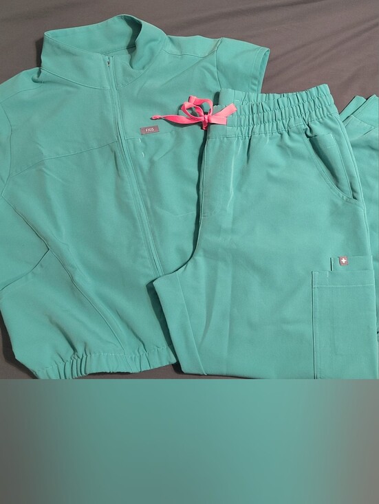 Figs Other - FIGS Surgical Green Scrub Set